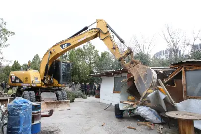 Bursa Nilüfer’de kaçak barakalar yıkıldı