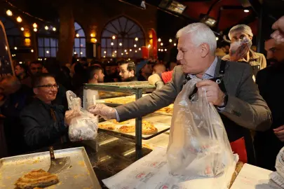 Bursa'da tahanlı pide ve çaylar Başkan Bozbey'den