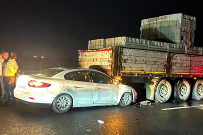 Diyarbakır’da otomobil tıra arkadan çarptı: 2 yaralı