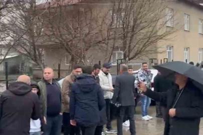 Elazığ’da  asırlık bayramlaşma geleneğinde metrelerce kuyruk
