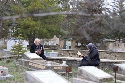 Elazığ’da mezarlıklarda ziyaretçi yoğunluğu