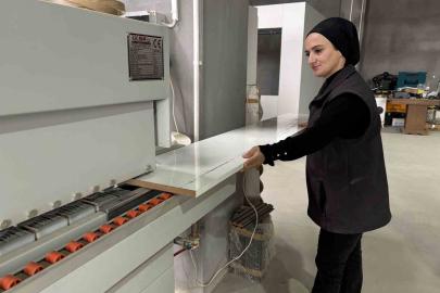 Enkazdan atölyeye bir hayat mücadelesi: İki çocuk annesi mobilyaya şekil veriyor