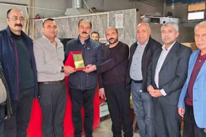 Fazla yardımı kabul etmeyen esnafa örnek davranış plaketi