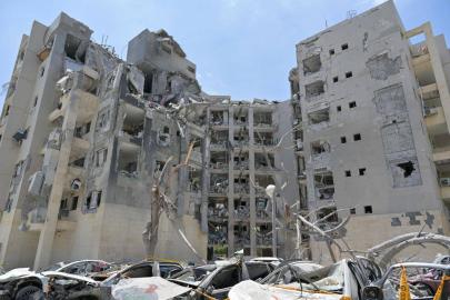 İran, siyonist rejim ve ABD üslerini füzelerle vurdu