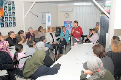 İzmir'de dişhekimleri diş sağlığının önemine dikkat çekti