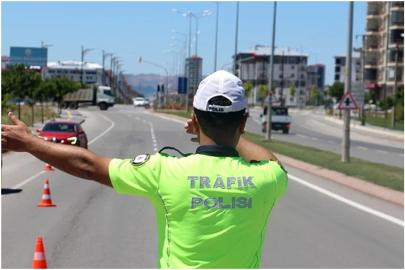 İzmir’de otobüsün önünü kesen taksiciye 182 bin TL ceza