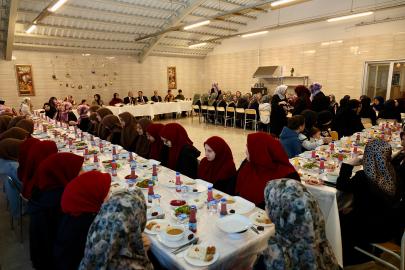Konya Valisi Akın, Kur’an kursu öğrencileriyle iftar sofrasında buluştu