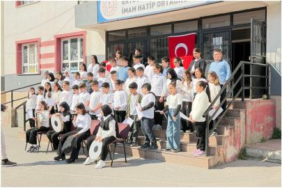 Kur’an’a geçen öğrencilere Kur’an-ı Kerim hediye edildi