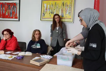 Maltepe'de geleneksel yöntemle kâğıt yapımını öğrendiler