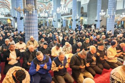 Mersin’de Kadir Gecesi dualarla ihya edildi