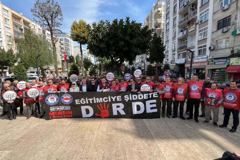 Mersin’de “Şiddete Dur De” çağrısı