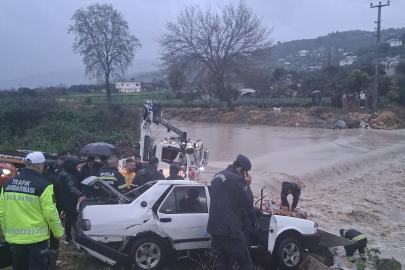 Muğla’da otomobil sel sularına kapıldı: 1 ölü, 1 yaralı