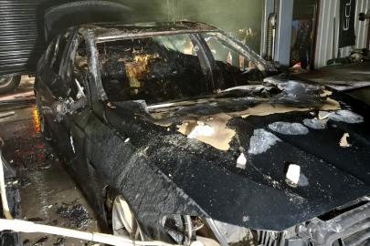 Oto tamirhanesindeki yangın söndürüldü