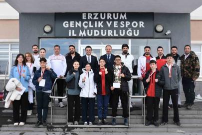 Şampiyon taekwondocular ödüllendirildi