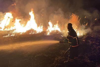 Sazlık yangını 3 saatte söndürüldü