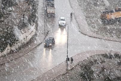 Şırnak'ta lapa lapa kar yağdı