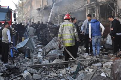 Suriye'de askeri kışlada roket patladı: 29 yaralı