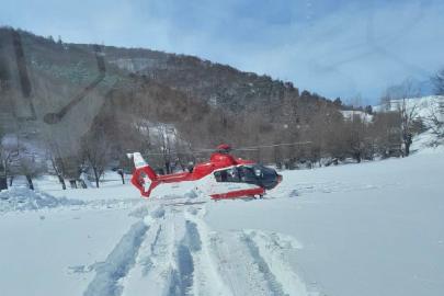 Tokat'ta kar nedeniyle yolu kapanan köydeki hasta helikopterle hastaneye kaldırıldı