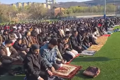 Trieste'de yüzlerce muhacir bir araya geldi