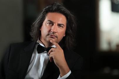 Ünlü şarkıcı Çelik'ten ramazan günü mest eden hareket