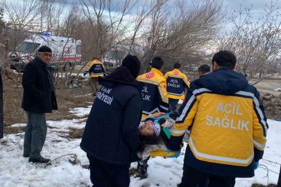 Van’da kamyonet devrildi: 2 yaralı