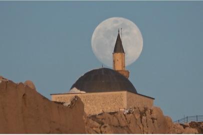 Van’da tarih ile dolunayın buluşması görsel şölen sundu