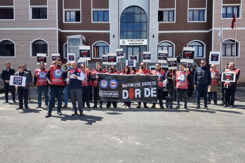 Ağrı’da Eğitimcilerden "Şiddete Son" çağrısı