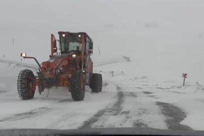 Ardahan’ın yüksek kesimlerinde kar ve tipi ulaşımı aksatıyor