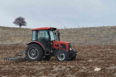 Baharla birlikte tarlalarda ekim mesaisi başladı