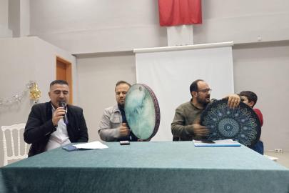 Engelli bireyler ilahi dinletisinde gözyaşlarına hakim olamadı