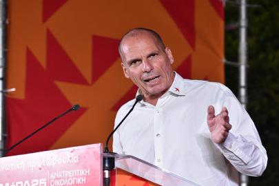 Eski Yunanistan Maliye Bakanı Varoufakis, Küresel Sumud Filosu'na müdahalede ülkesini suçladı