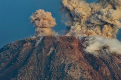 Guatemala’da Santiaguito Yanardağı’nda patlama