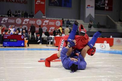 İstanbul’daki ‘Sambo Şampiyonası’nda Elazığ rüzgarı