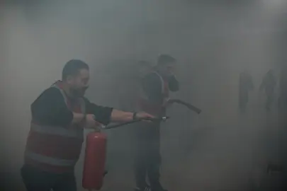 İzmir'de afetlere karşı tam hazırlık... Tatbikat gerçeği aratmadı