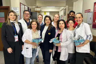 İzmit Belediyesi'nden ebelere anlamlı ziyaret