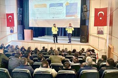 Jandarma trafik ekipleri rehberlik ve bilgilendirme çalışmalarını sürdürüyor