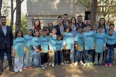 Kanal D'nin 'Uzak Şehir' dizisi Midyat'taki setinde TEGV çocuklarını ağırladı