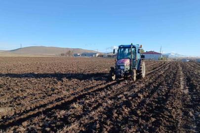 Kars’ta ekin sezonu başladı: Çiftçiler tarlaya indi