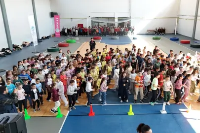 Kayseri Büyükşehir Develili öğrencileri sporla buluşturdu