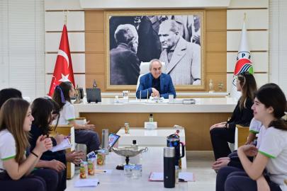 Kocagöz, öğrencilerin projelerini dinledi