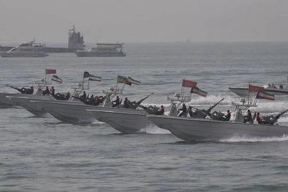 Küçük botlar, büyük tehdit: İranın "sivrisinek filosu" ne anlatıyor?