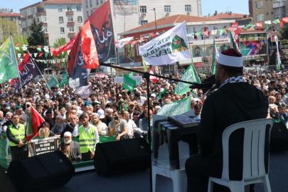 Mevlid-i Nebi mitingi İstanbul'da yoğun bir katılımla başladı