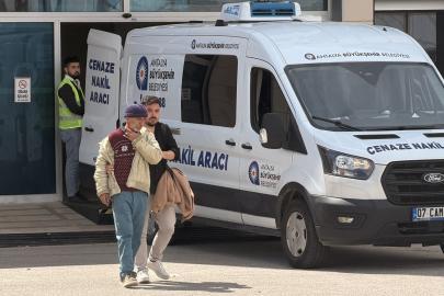 Otomobil ağaca çarptı: 2 ölü, 2 yaralı (2)