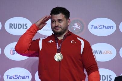 Rıza Kayaalp tarih yazdı