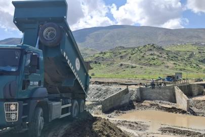 Siirt'te taşkın riski sürüyor: Dere yatağında müdahale devam ediyor
