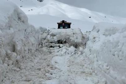 Şırnak'ta kar nedeniyle kapanan köy yolları açılıyor
