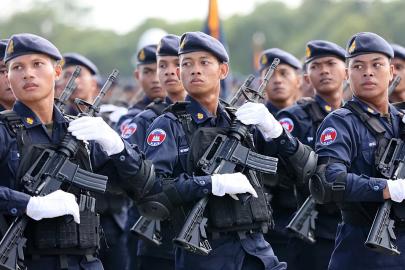 Tayland ile yaşanan çatışmaların ardından Kamboçya'dan askerlik kararı