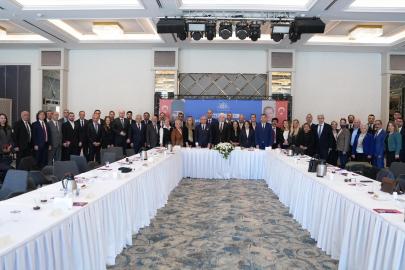 Vali Gül, Maltepe’de muhtarlarla bir araya geldi