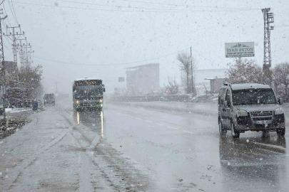 Van’da 11 yerleşim yerinin yolu ulaşıma kapandı