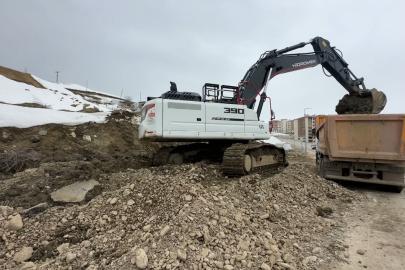 Yüksekova’da heyelan bölgesinde çalışmalar sürüyor